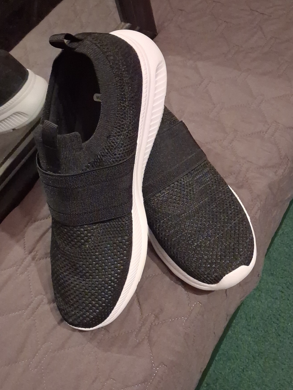 Mens Slip-On Athletic Shoes in Black and White Sz 11